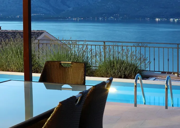 Mediterrane Villa- Pool- Panoramablick Aufs By Interhome *