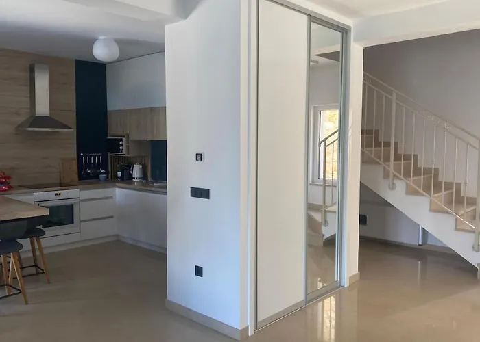 Mediterrane Villa- Pool- Panoramablick Aufs By Interhome