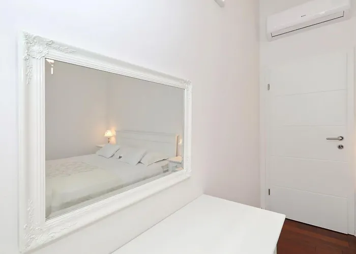 Mediterrane Villa- Pool- Panoramablick Aufs By Interhome Holiday home Vinjerac