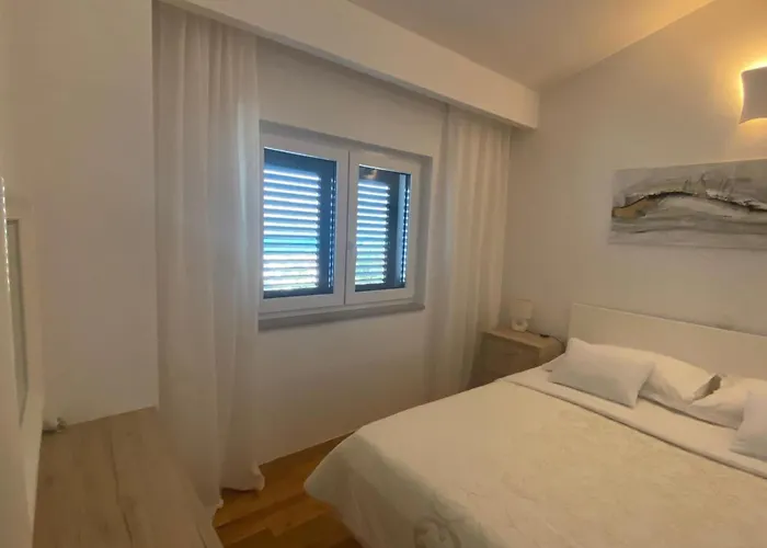 Mediterrane Villa- Pool- Panoramablick Aufs By Interhome * Vinjerac