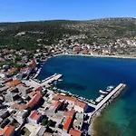 펜션 Mediterrane Villa- Pool- Panoramablick Aufs By Interhome *