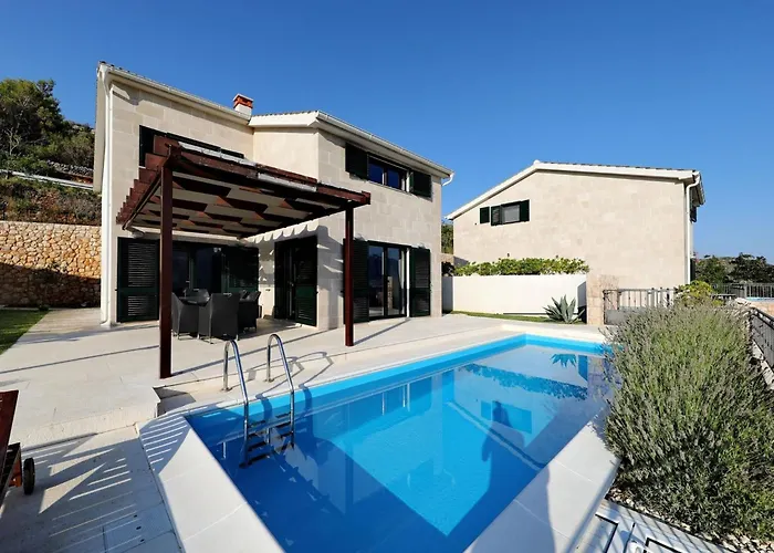 Mediterrane Villa- Pool- Panoramablick Aufs By Interhome *